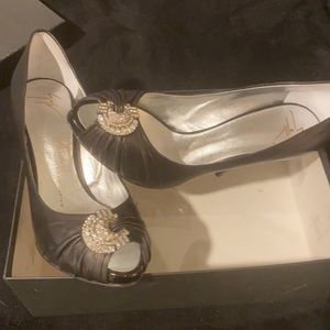 Designer Shoe Great For A Party or Casual with Jeans.